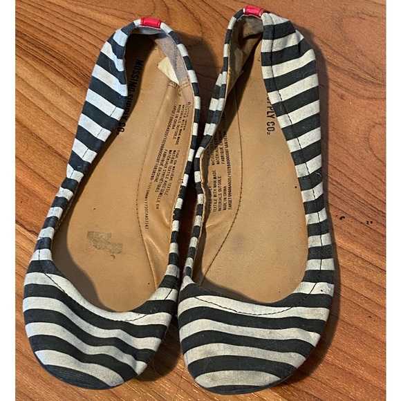 👻Black & White Striped Flats - Picture 2 of 8